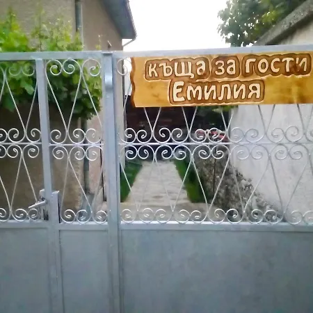 Emiliya بيت ضيافة