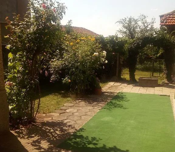 Emiliya Guest house *